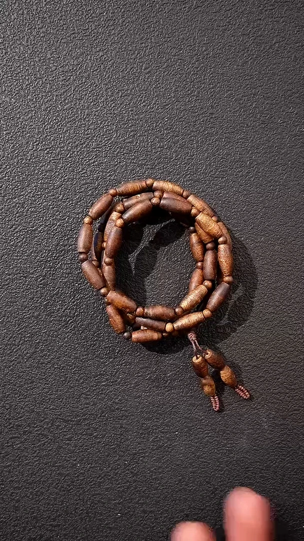 沉香手串莺歌绿棋楠随型精工 桶珠多圈