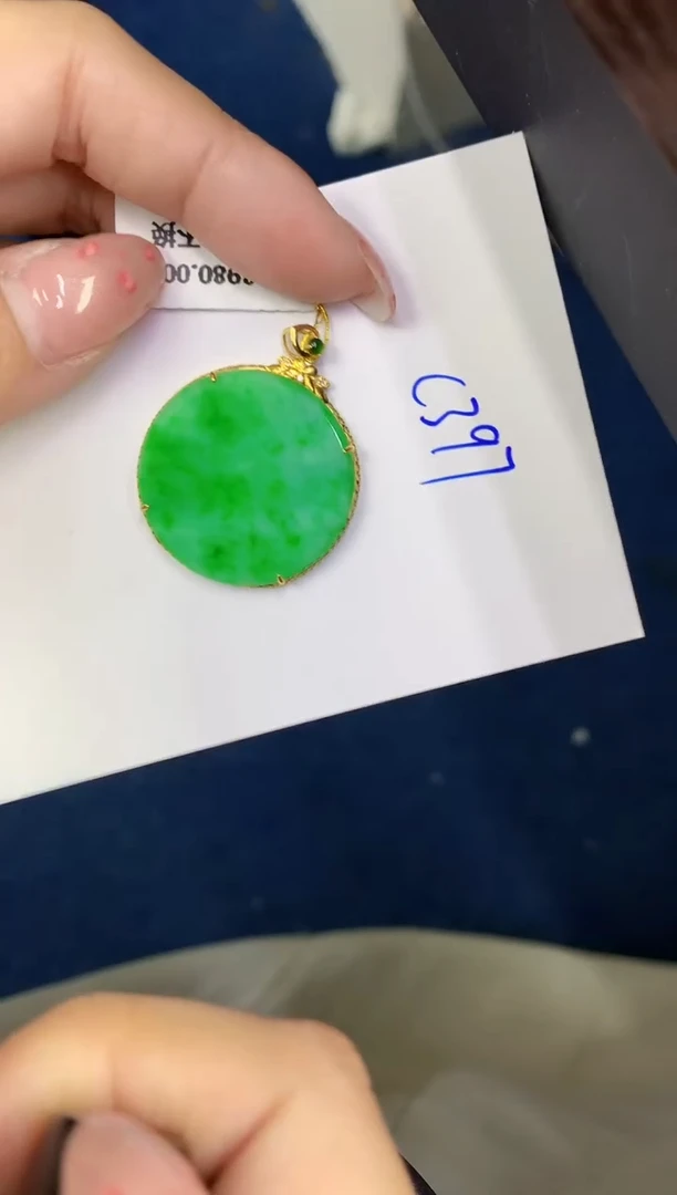 翡翠18K金镶嵌颈饰缅甸天然翡翠A货