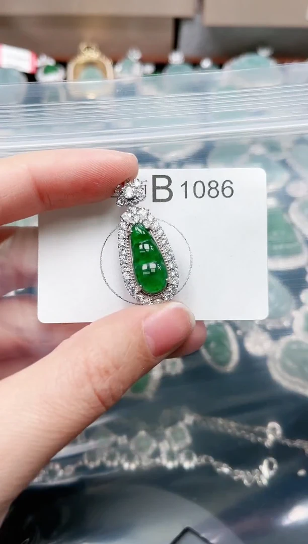 【闪购商品】翡翠颈饰未镶嵌1086赠皮绳