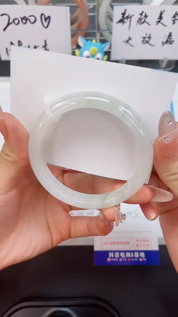 【闪购商品】石英质玉手镯未镶嵌30