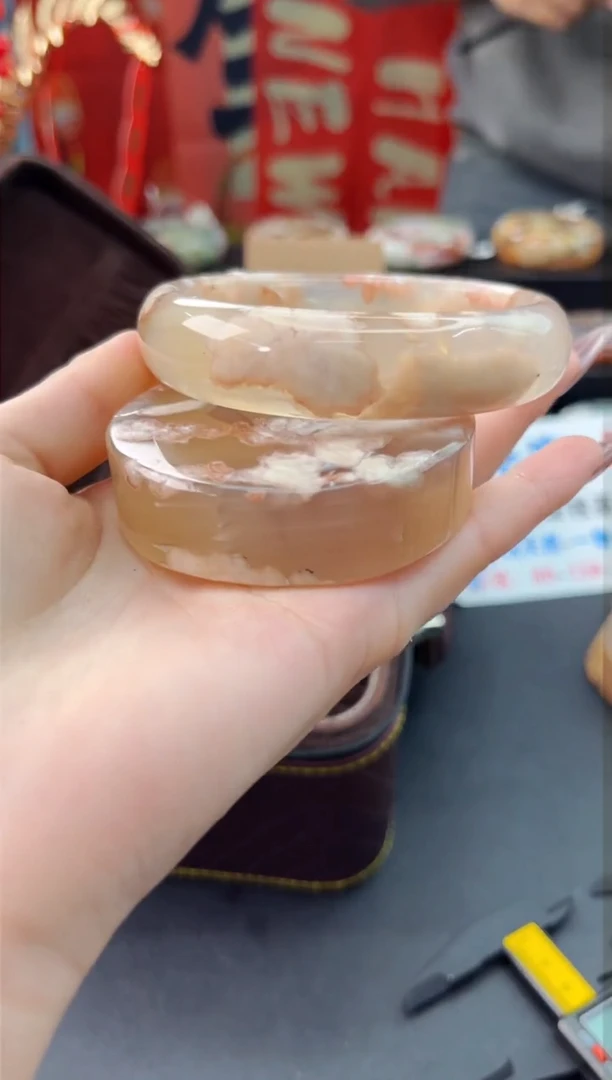 【闪购商品】石英质玉手镯未镶嵌赠送镯心（66圈口）