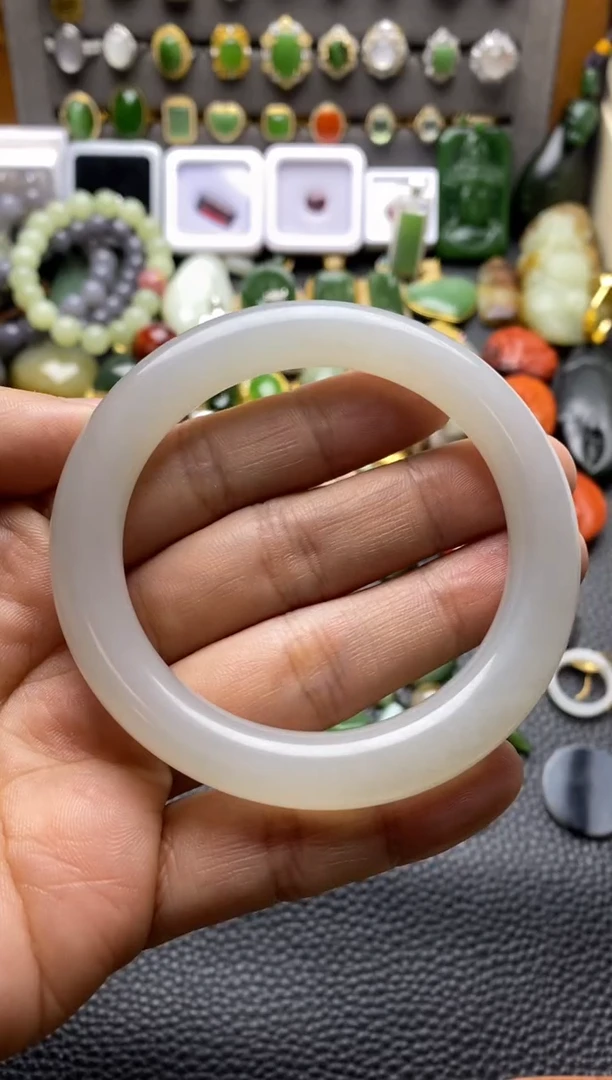 未镶嵌和田玉珠宝半成品依*手镯