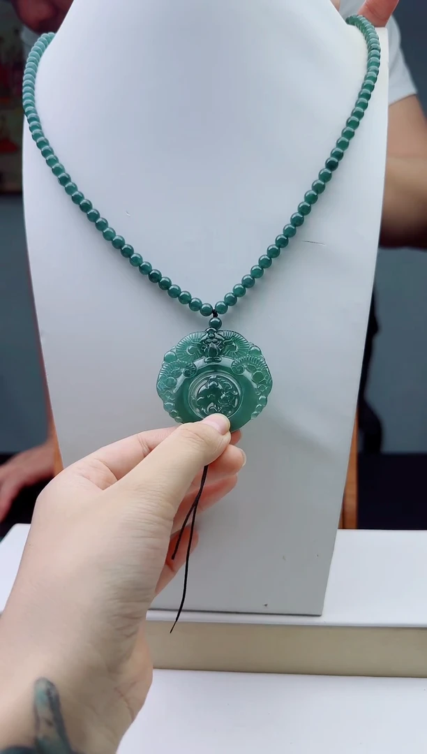 颈饰未镶嵌翡翠多样性发其一