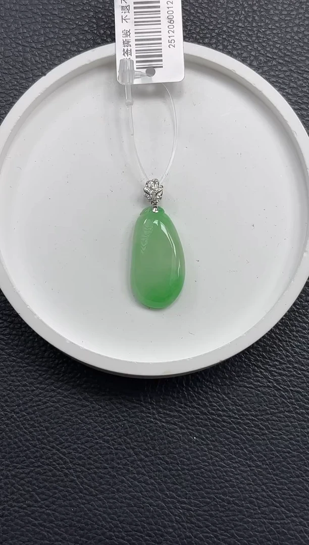 颈饰18K金镶嵌翡翠YM1460-3 福瓜