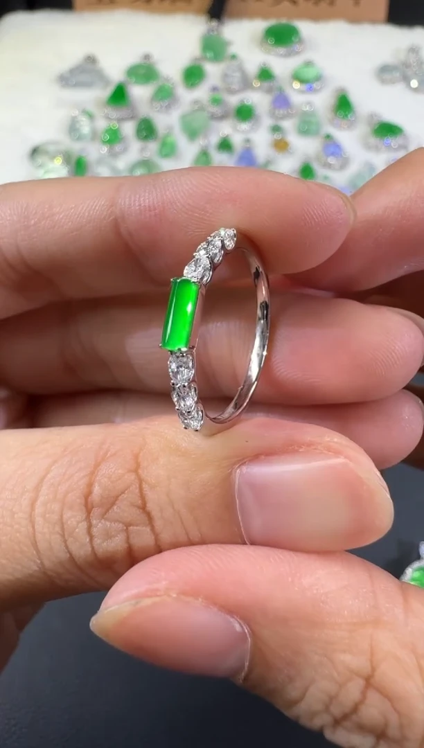 18K金镶嵌戒指翡翠l****tC198|23800