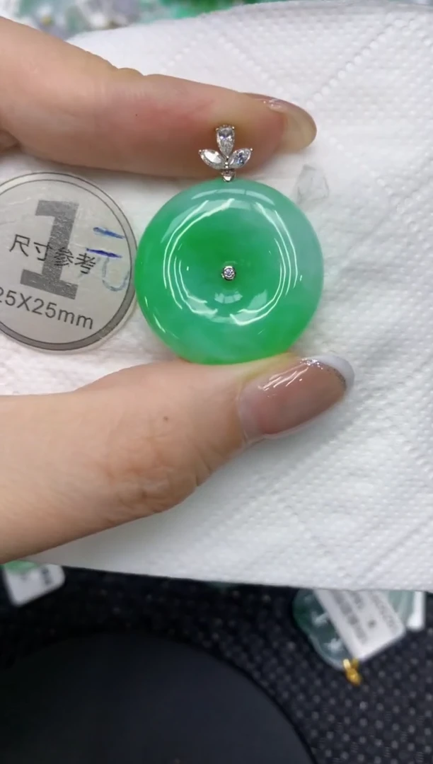 颈饰18K金镶嵌翡翠11111111