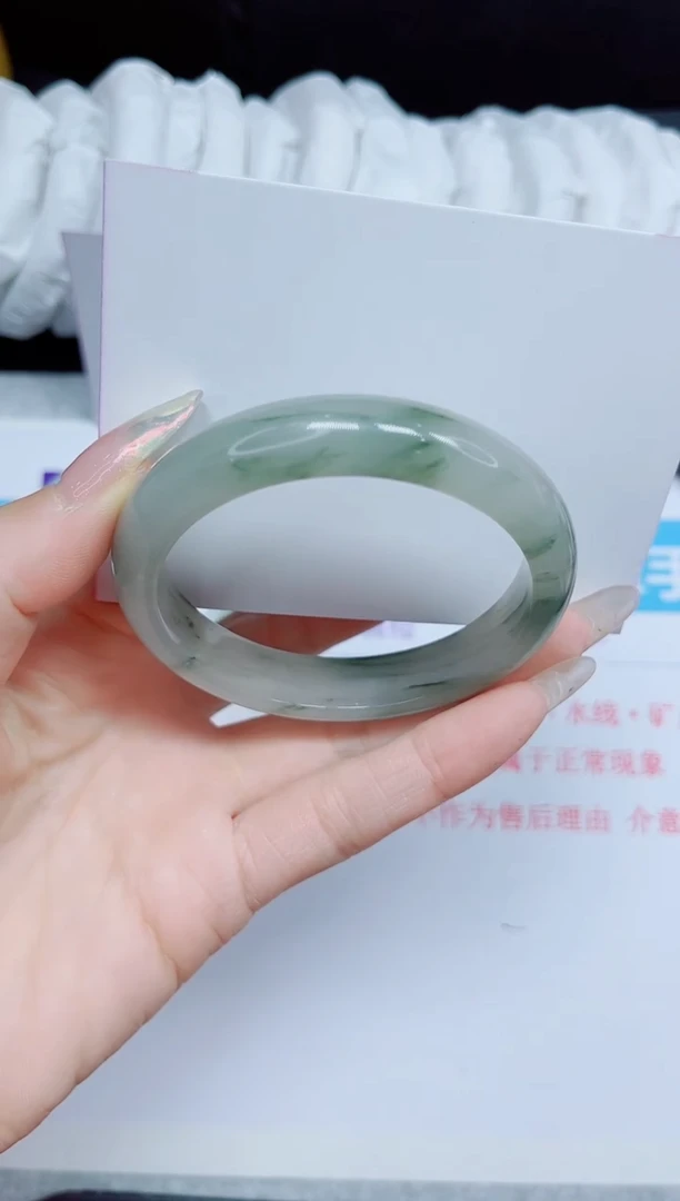 石英质玉手镯未镶嵌50.