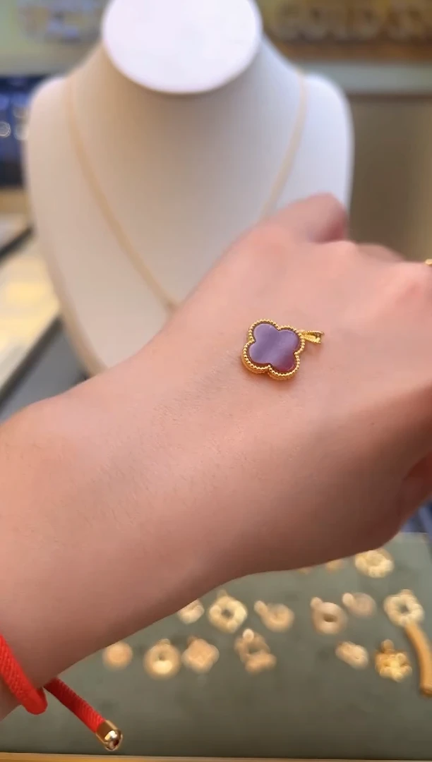 红色四叶草吊坠0.85g（多样性发货）