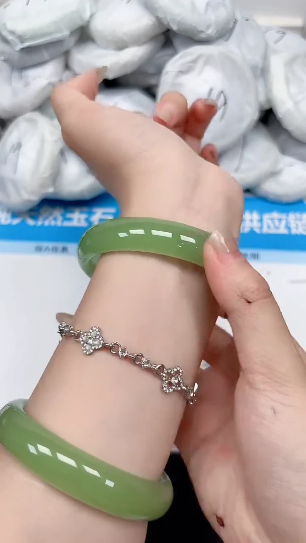 未镶嵌手镯石英质玉242/64