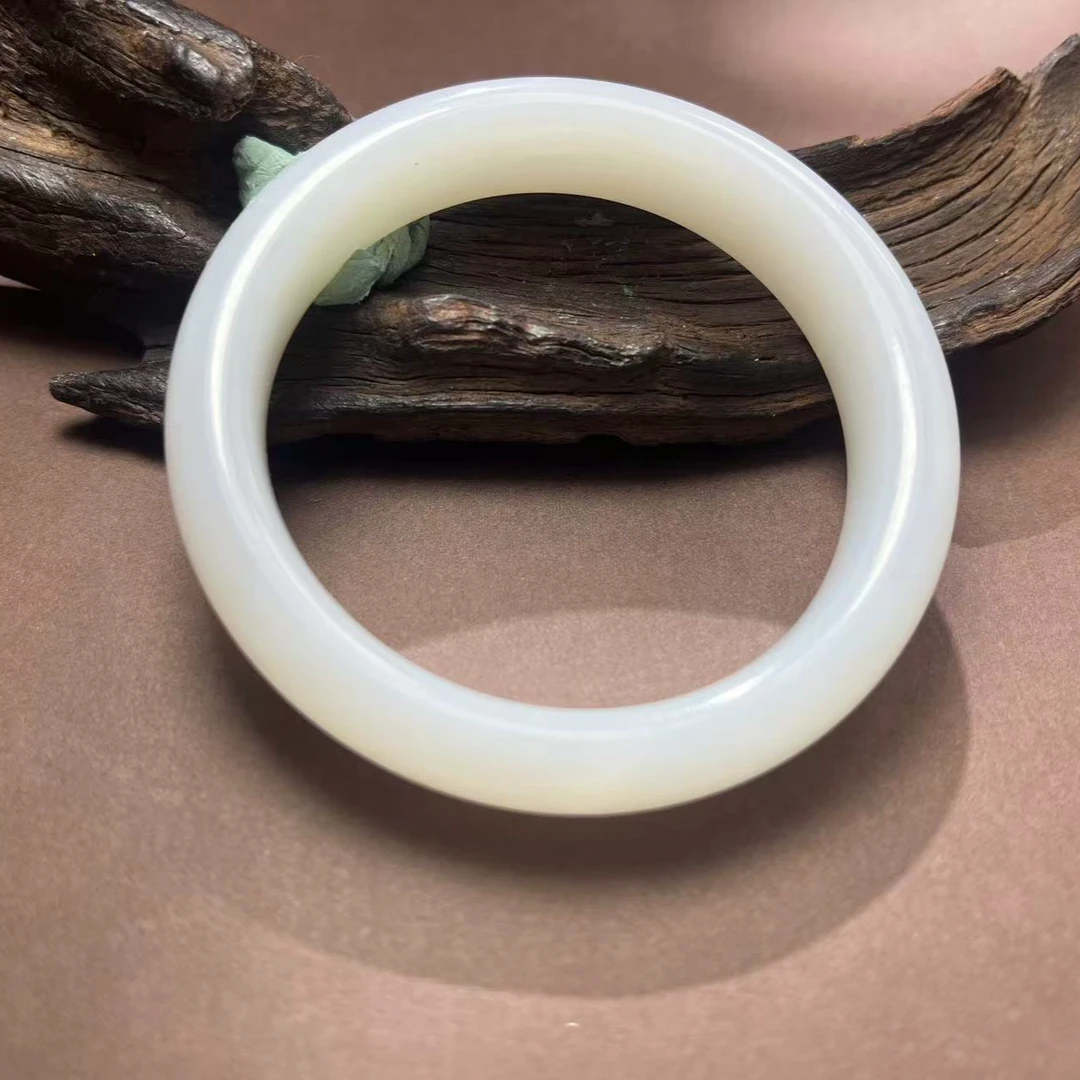 新疆高品天泰白玉手镯多样性发一