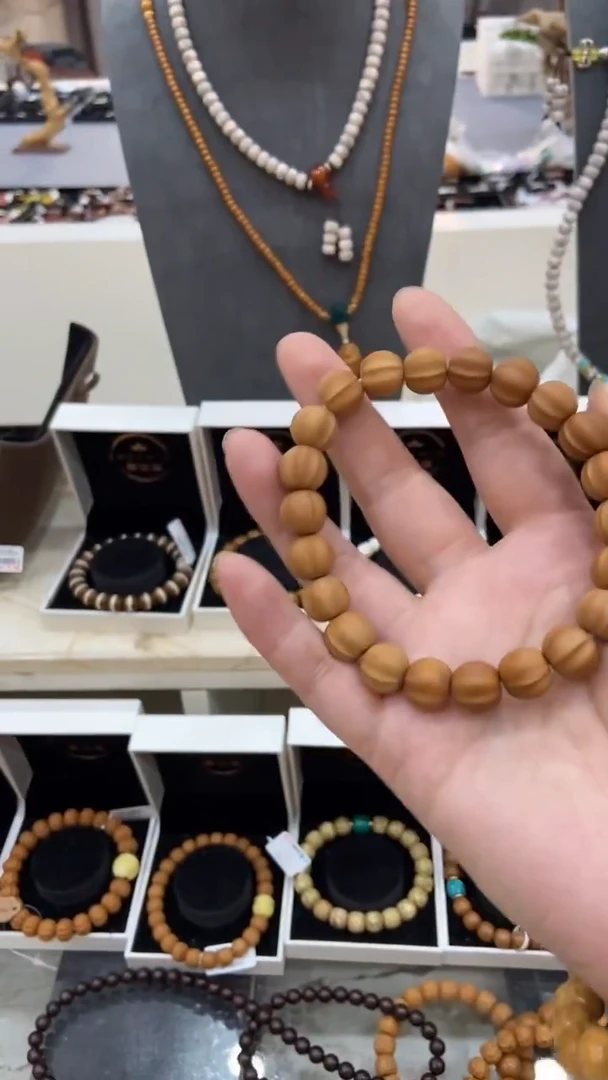 非洲檀香无事牌猴头鲨鱼背手串