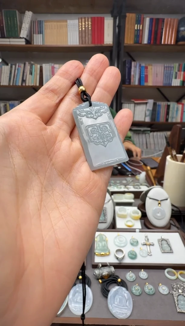 颈饰未镶嵌翡翠仿古兽面纹吊坠