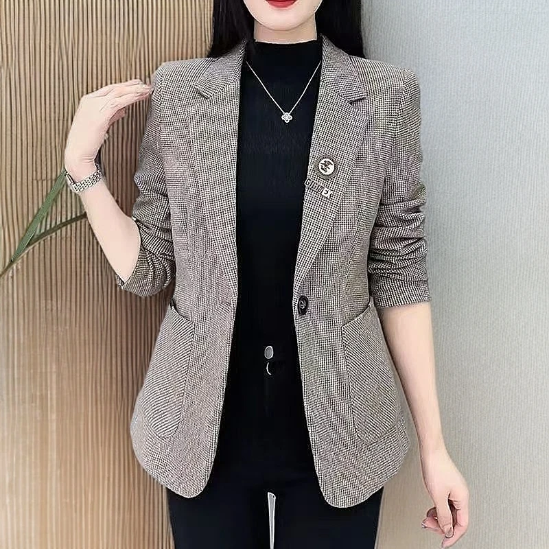 啄木鸟显瘦妈妈装小香风短款外套高档春装中年女休闲西装外套女