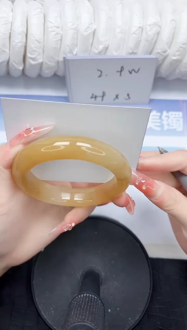 石英质玉手镯未镶嵌120-57.9