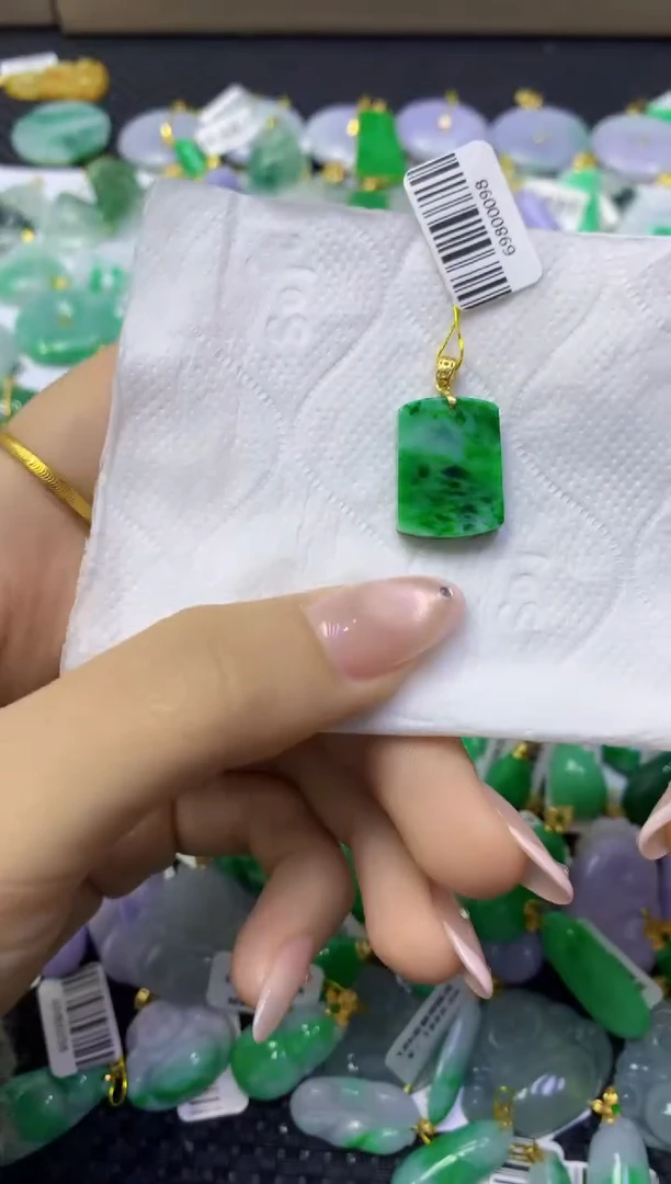 颈饰未镶嵌翡翠天然缅甸翡翠A货