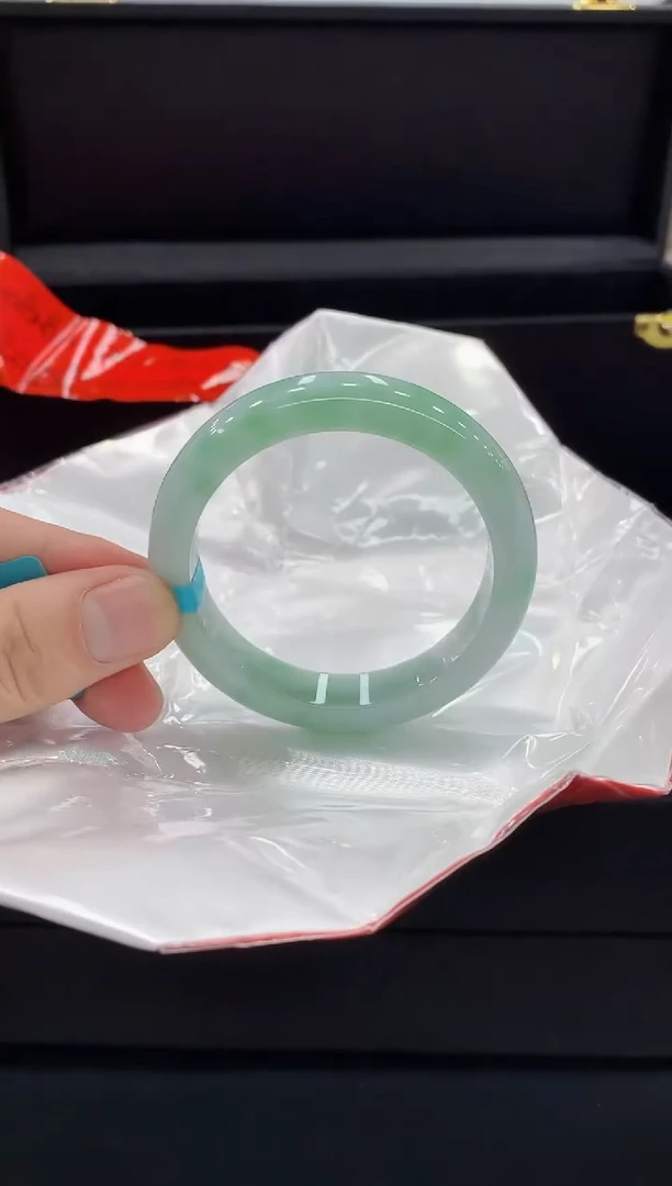 翡翠手镯未镶嵌手镯