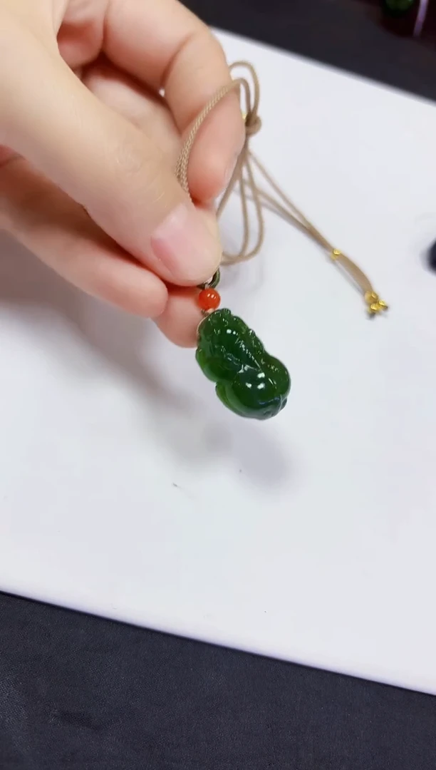 颈饰未镶嵌和田玉挂件