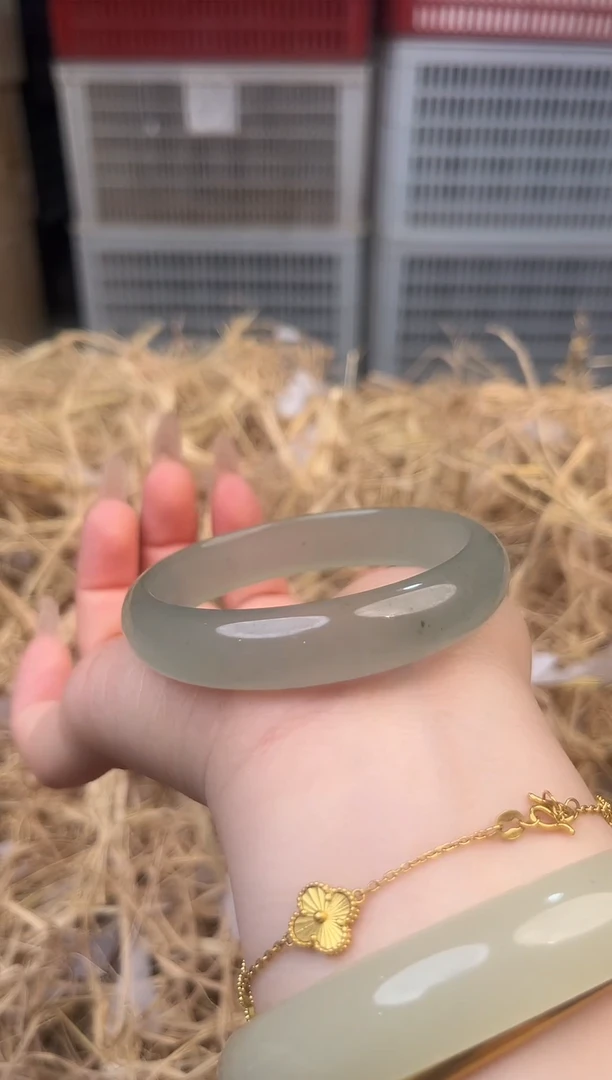 未镶嵌手镯石英质玉编号D-1665