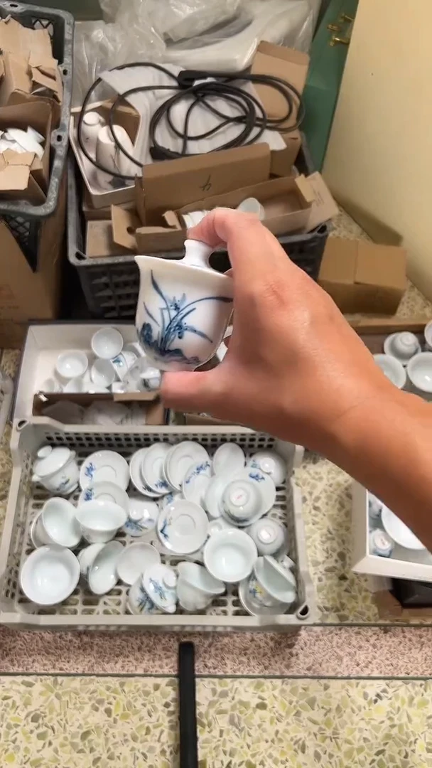 微瑕兰花美人备盖碗100ml