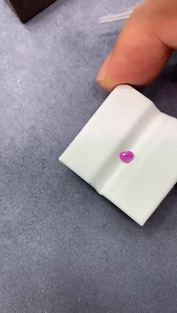 裸石蓝宝石0.3ct 16