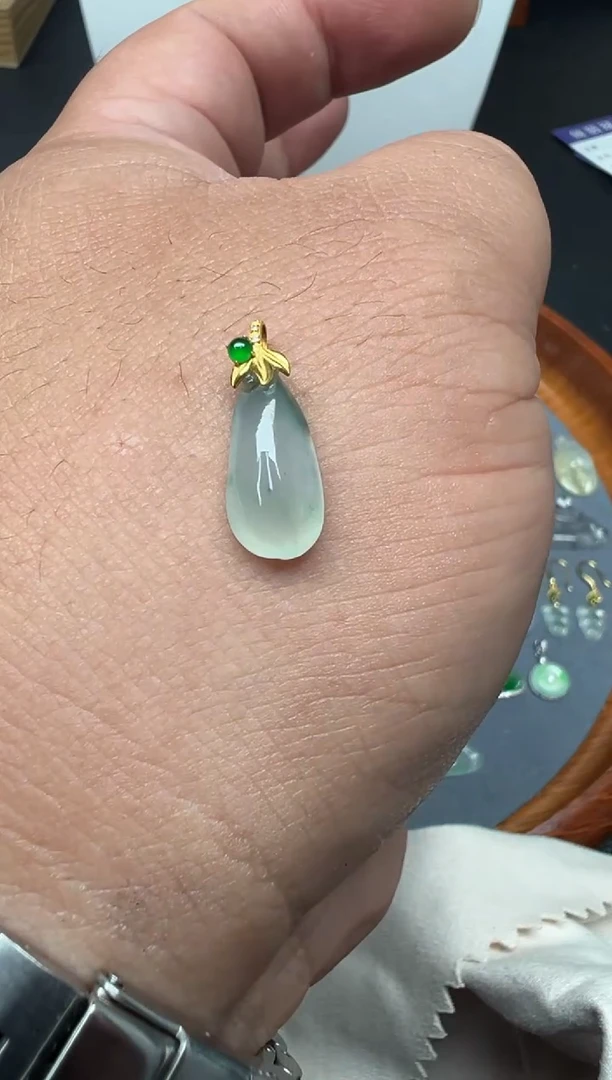 颈饰18K金镶嵌翡翠（51号） 纯天然A货缅甸翡 福瓜锁骨吊坠 微瑕
