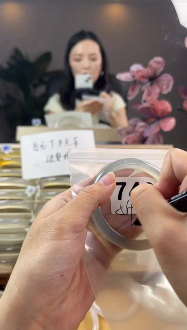 玛瑙/玉髓手镯未镶嵌746微瑕