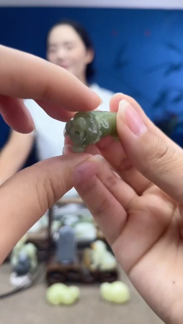 和田玉未镶嵌颈饰1