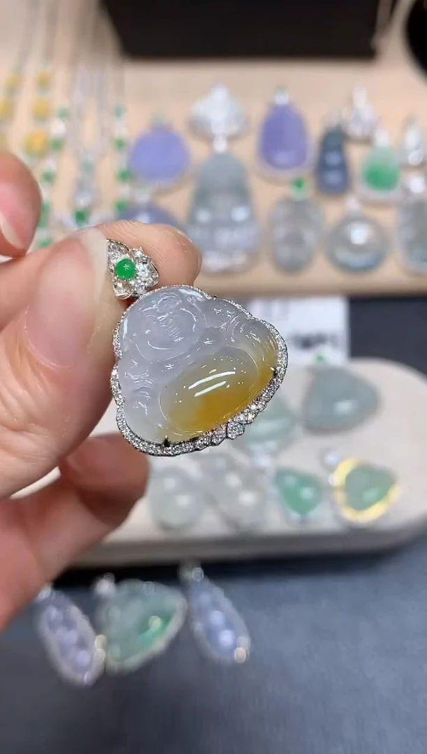 颈饰18K金镶嵌翡翠佛公【无服务费