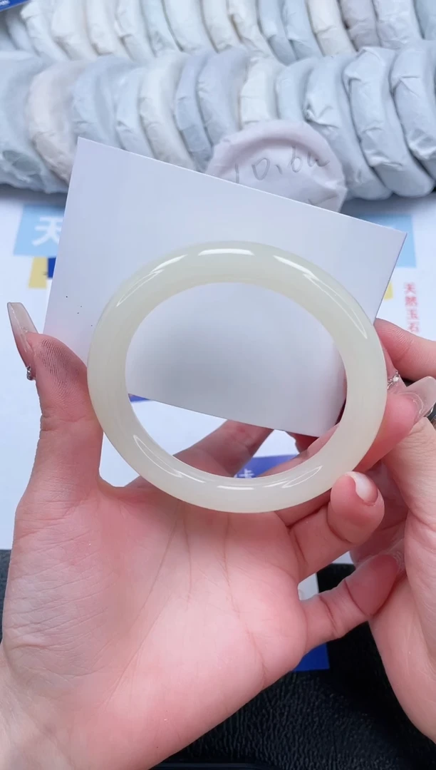 【闪购商品】石英质玉手镯未镶嵌T265-60