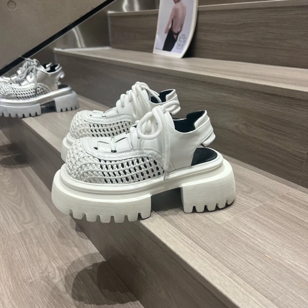 2025新款编织网面镂空包头猪笼鞋厚底松糕罗马凉鞋小皮鞋增高女鞋