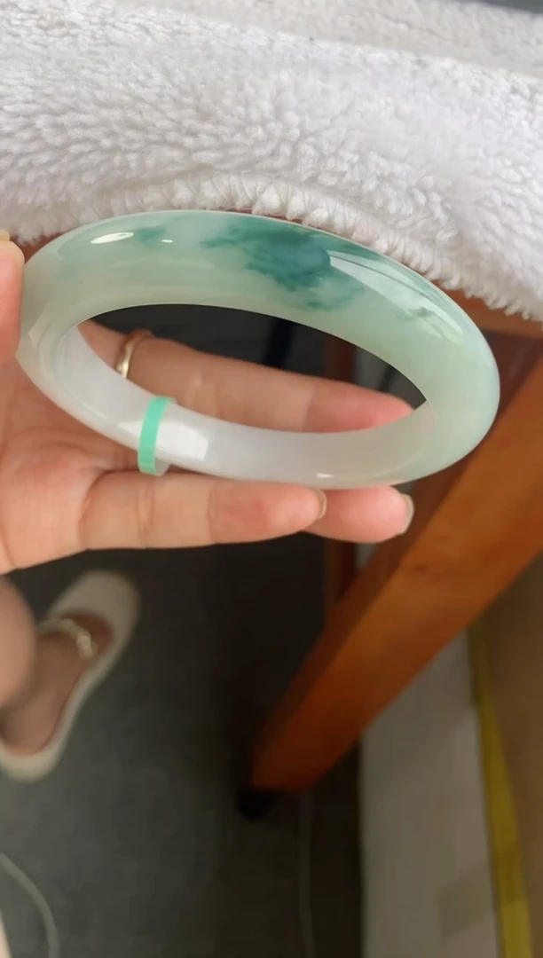 未镶嵌手镯翡翠（高货微瑕）果冻冰胶无棉飘花47号有细纹