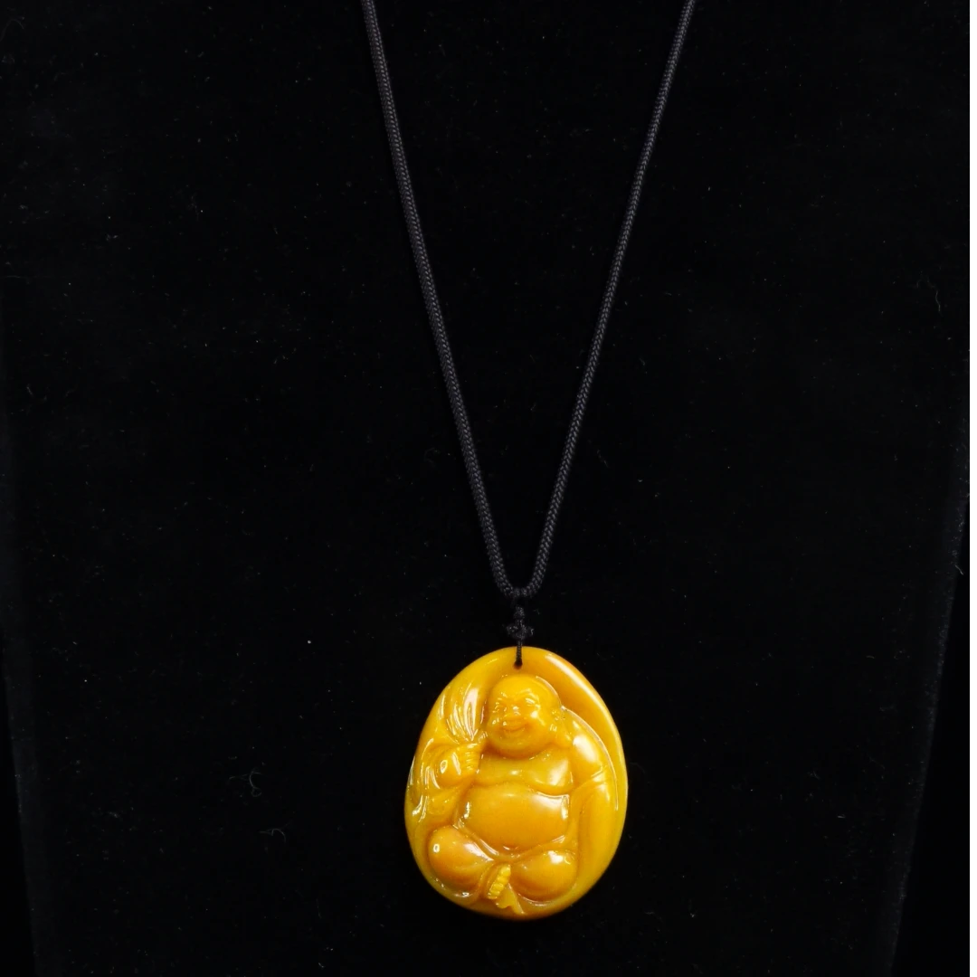 28寿山石黄芙蓉布袋弥勒挂坠27.5克4.7x3.8x1，2AD