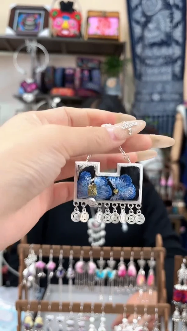 织绣民族风非遗老绣苗银饰品198