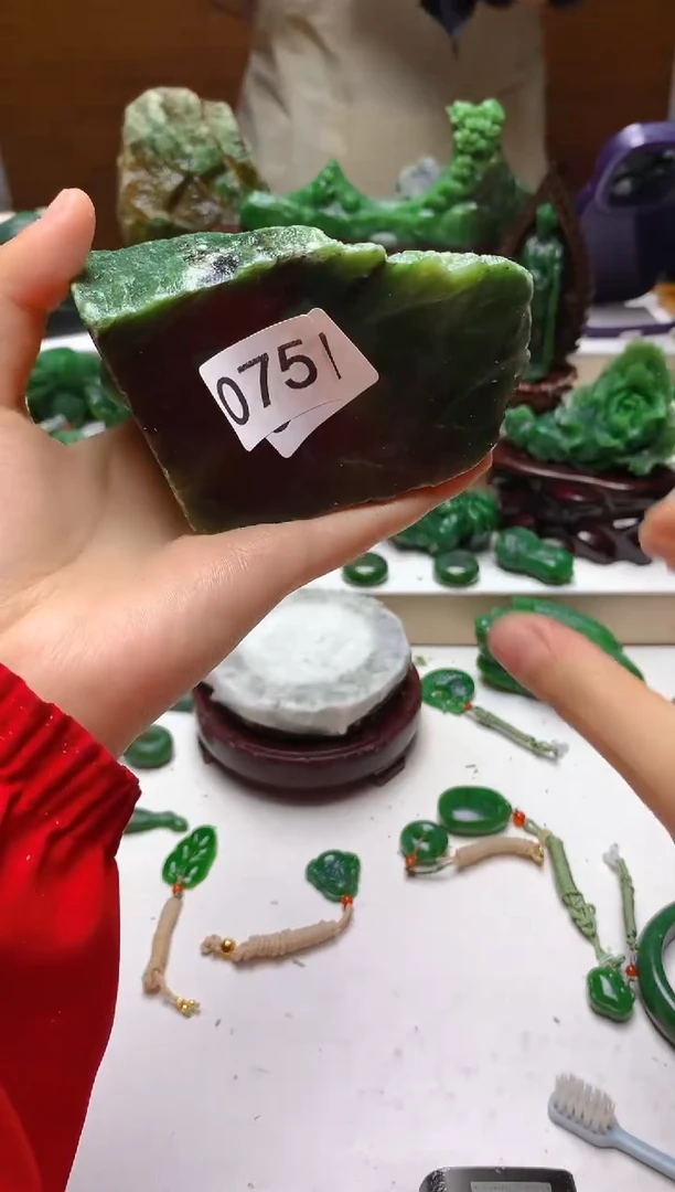 未镶嵌和田玉（碧玉）摆件1