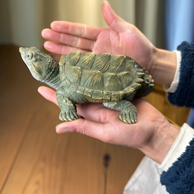 宜兴紫砂雕塑鳄鱼茶宠摆件长17厘米。宽11厘米