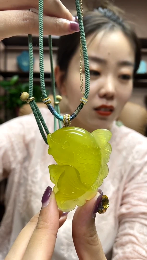 岫玉未镶嵌吊坠·