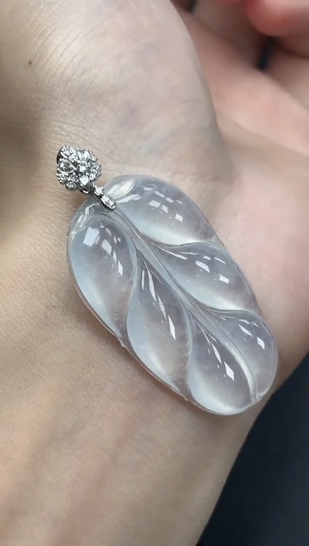 18K金镶嵌挂件翡翠叶子