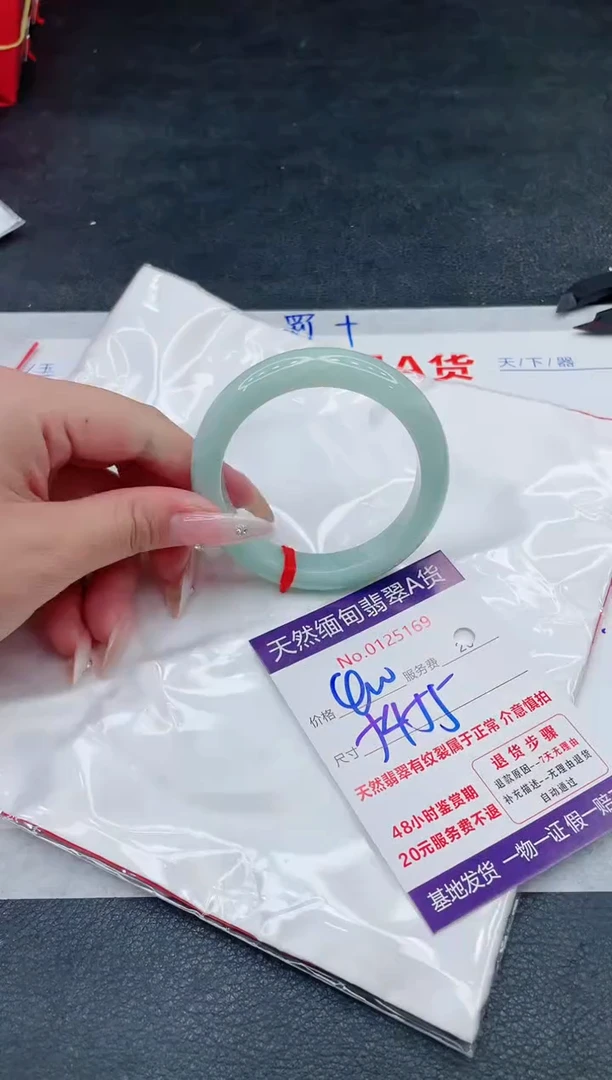 翡翠手镯未镶嵌400.000000
