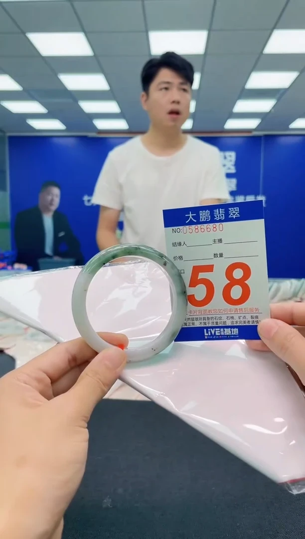 翡翠手镯未镶嵌AAAAAAAAA