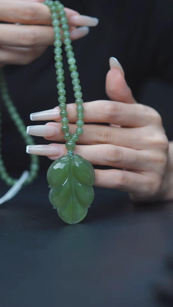 吊坠(赠链)未镶嵌和田玉 粉青 珠链＋吊坠大叶子  HT130120