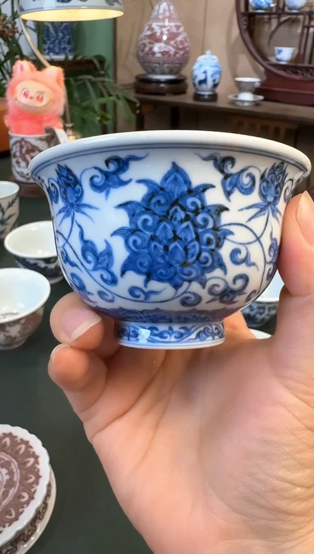 青花缠枝莲压手杯