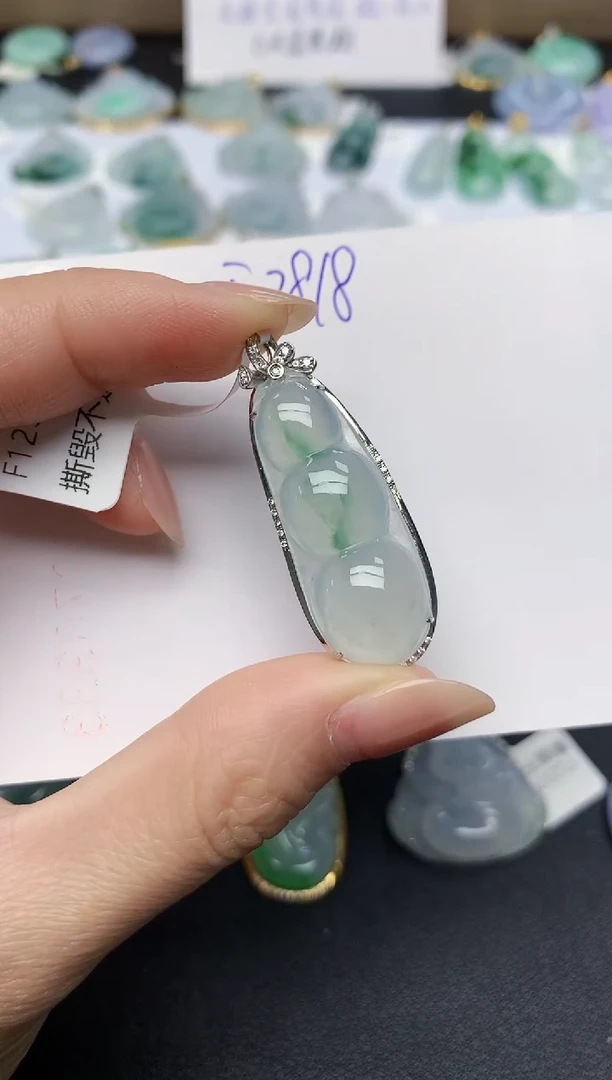 颈饰18K金镶嵌翡翠天然缅甸A货翡翠百元以上9元证书费自理