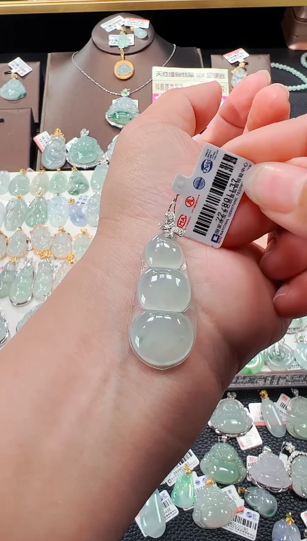 【闪购商品】翡翠吊坠(不含链)18K金镶嵌福豆吊坠1137