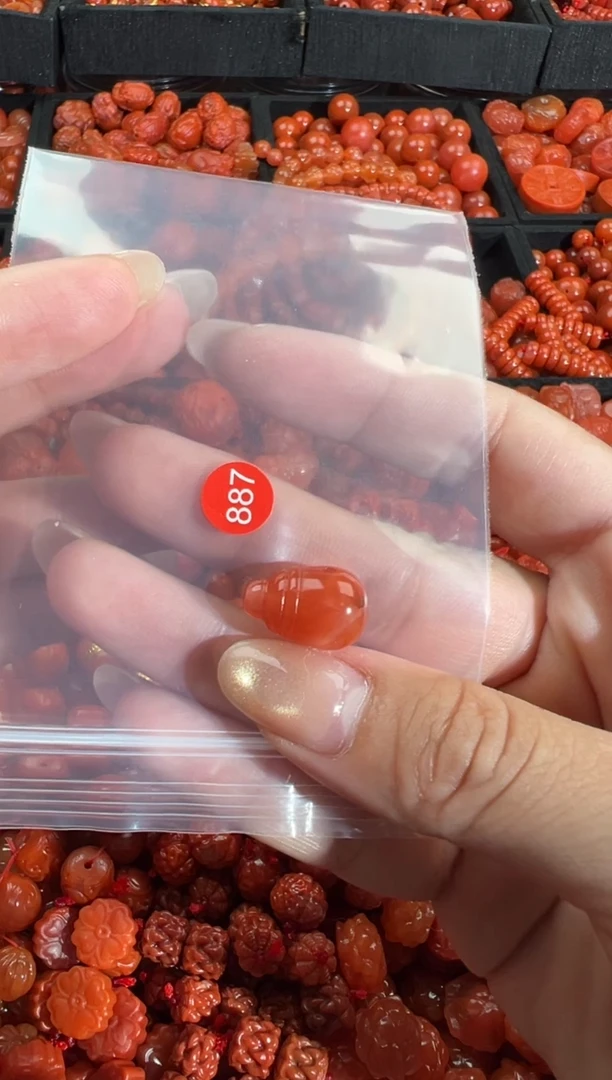 南红玛瑙未镶嵌颈饰1