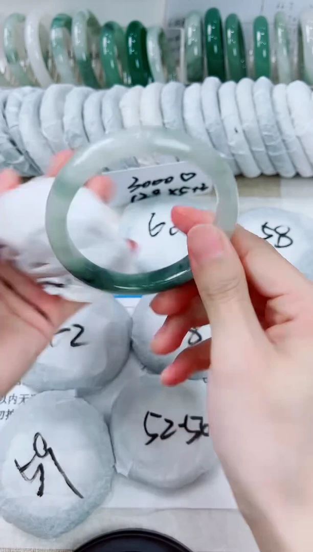 石英质玉手镯未镶嵌75-62