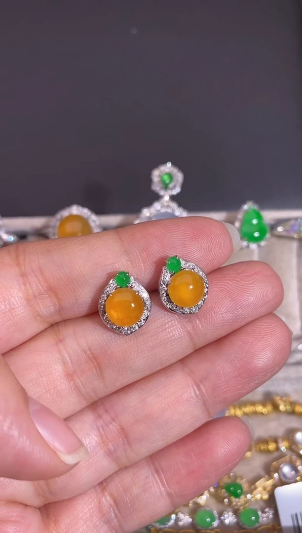 18K金镶嵌翡翠耳饰耳饰