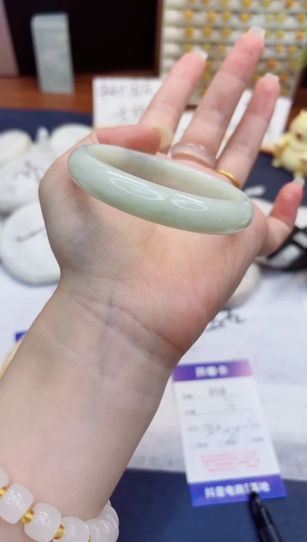 未镶嵌手镯石英质玉10-翠玉-圈口56