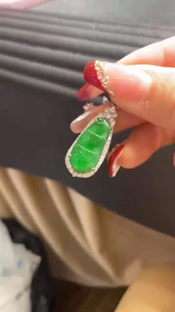 【闪购商品】翡翠颈饰未镶嵌      *80