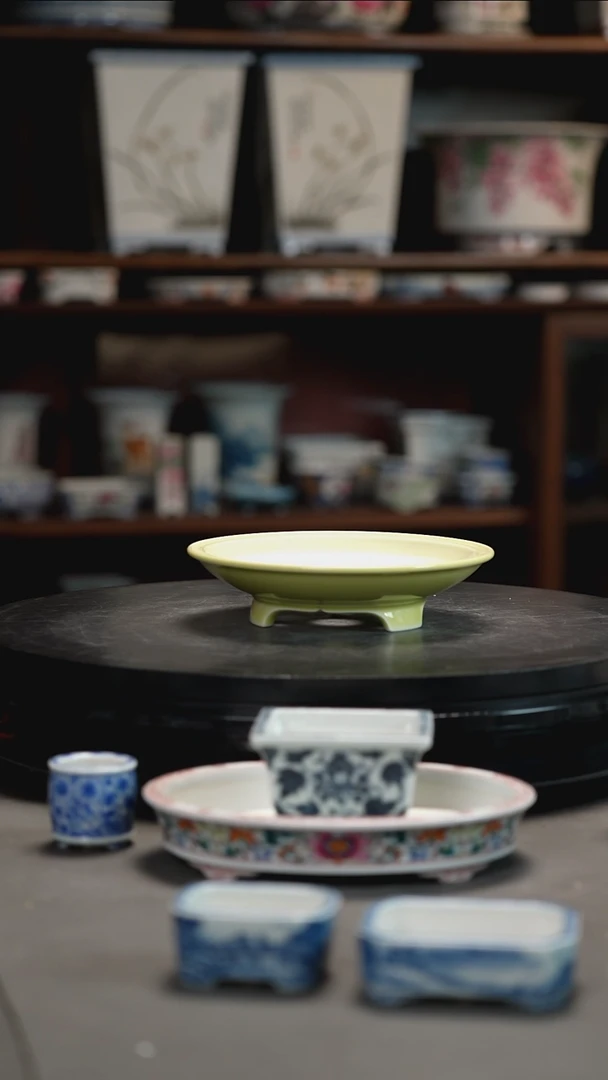 高温颜色釉盆在**上高温颜色釉盆