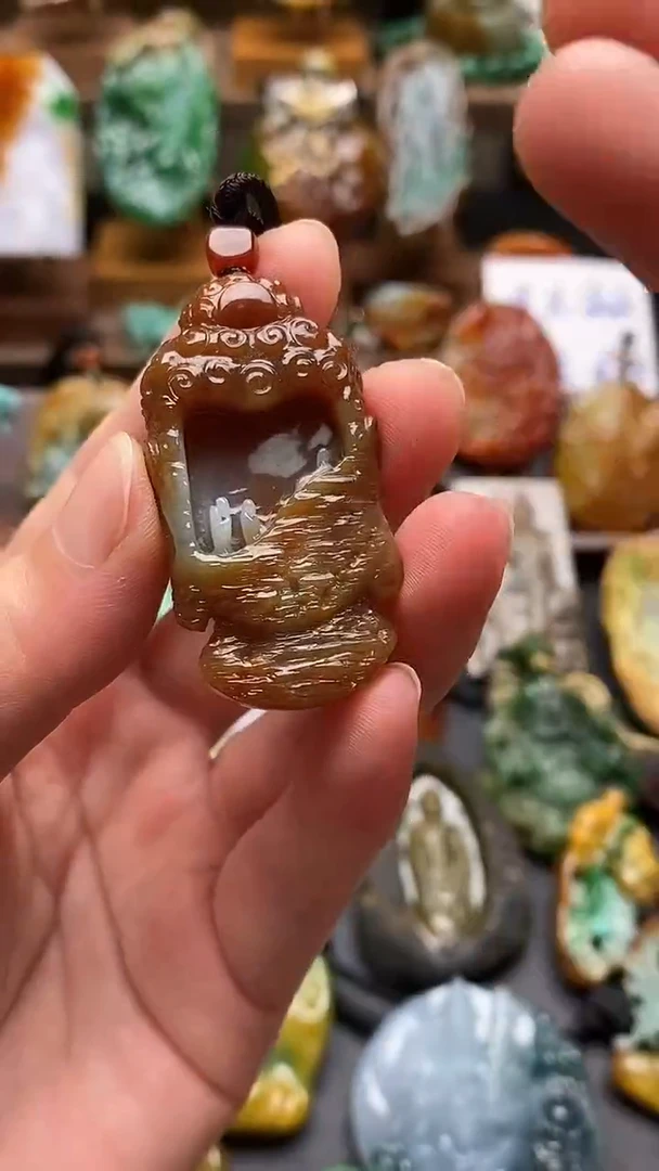 翡翠未镶嵌颈饰特色悟道